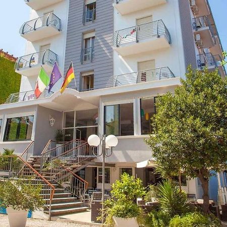 Hotel New Castle Cesenatico Exteriör bild