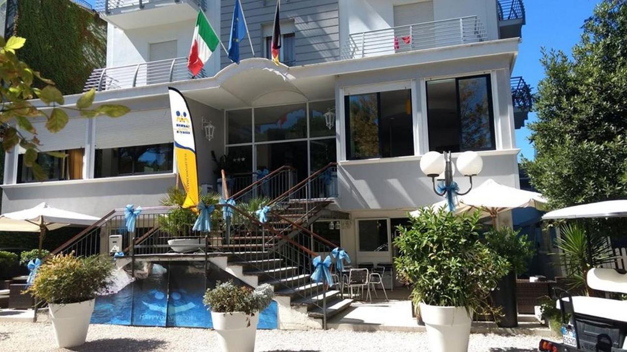 Hotel New Castle Cesenatico Exteriör bild