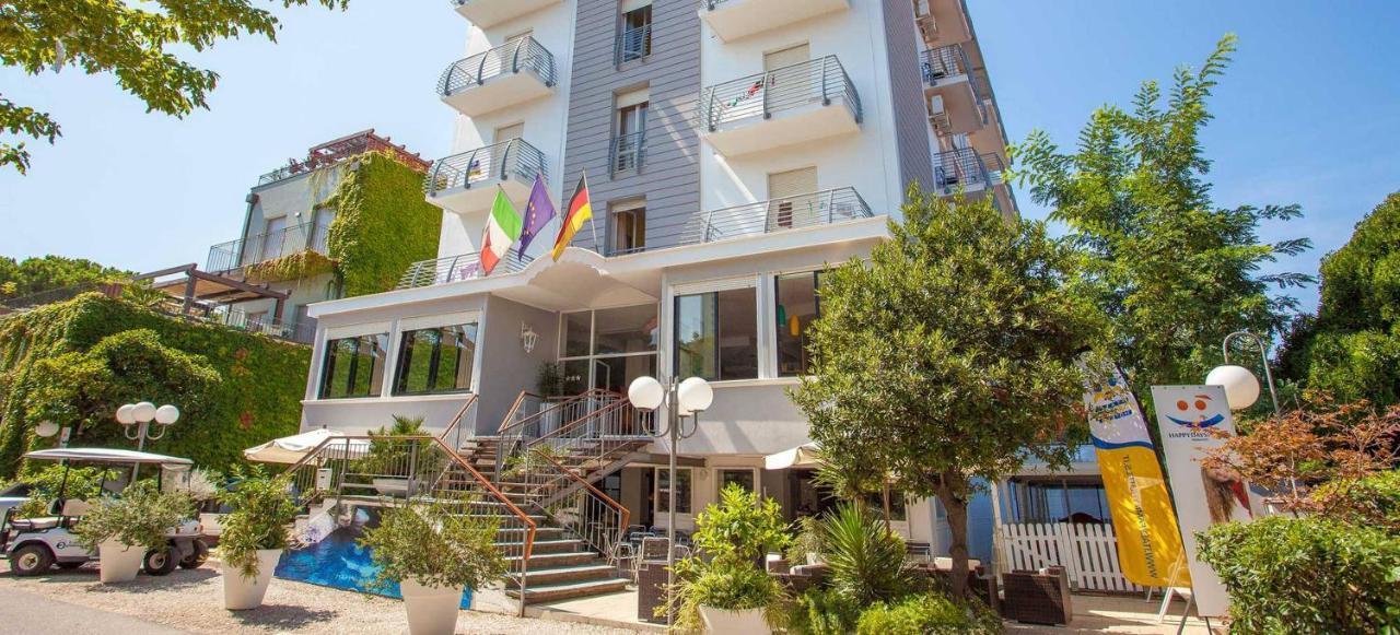 Hotel New Castle Cesenatico Exteriör bild